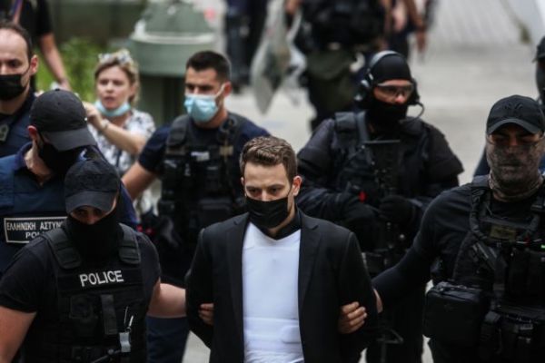 Γλυκά Νερά: Παραίτηση για ένα εκ των δικηγόρων του συζυγοκτόνου πιλότου | imommy.gr