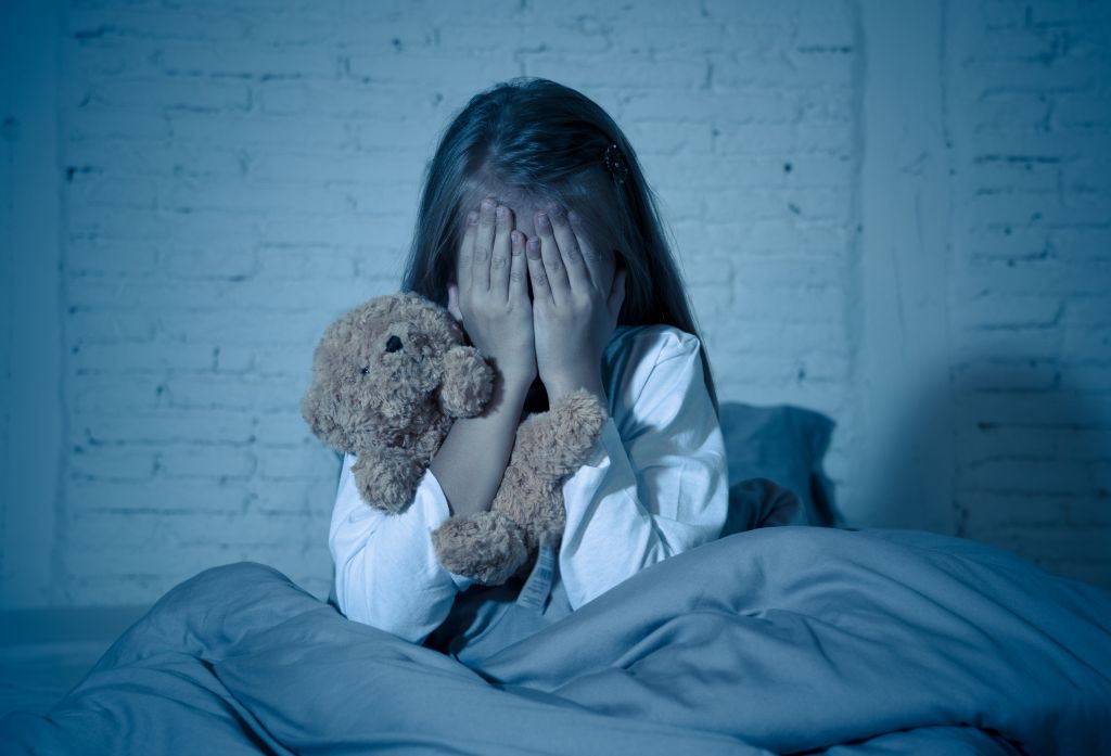 Παιδικοί φόβοι: Γιατί το παιδί φοβάται το σκοτάδι; | imommy