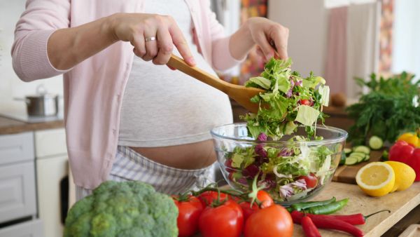 Εγκυμοσύνη: Αυτή η διατροφή μπορεί να μειώσει τον κίνδυνο προεκλαμψίας | imommy.gr