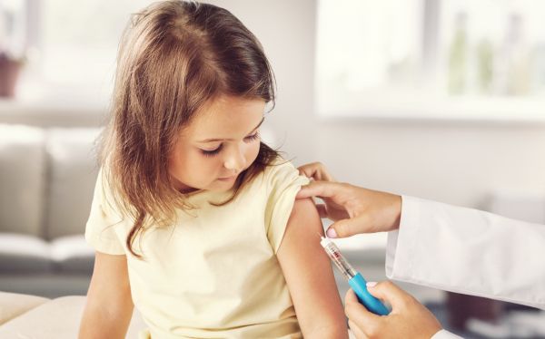 Κοροναϊός: Γιατί η Ελλάδα «βιάζεται» να εμβολιάσει τα παιδιά | imommy.gr