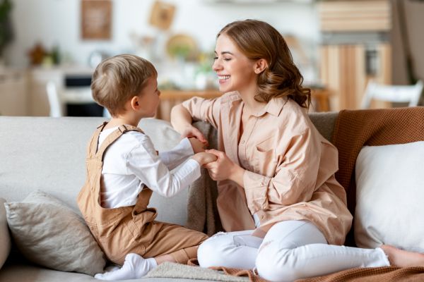 Όσα μαθαίνουν τα παιδιά για τις σχέσεις από την μαμά και τον μπαμπά | imommy.gr
