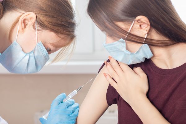 Ανοίγει η πλατφόρμα εμβολιασμού για τους εφήβους 15-17 ετών – Σήμερα οι ανακοινώσεις | imommy.gr