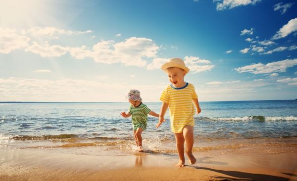 Παιδιά κάτω από τον ήλιο: Συμβουλές για ξέγνοιαστο καλοκαίρι με ασφάλεια | imommy.gr