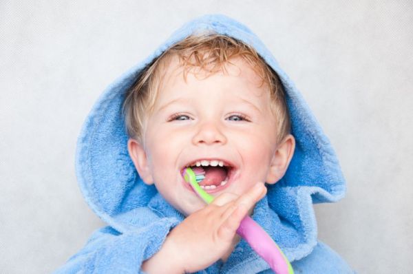 Στοματική υγιεινή και παιδιά: Έτσι θα μάθουν να πλένουν σωστά τα δόντια τους | imommy.gr