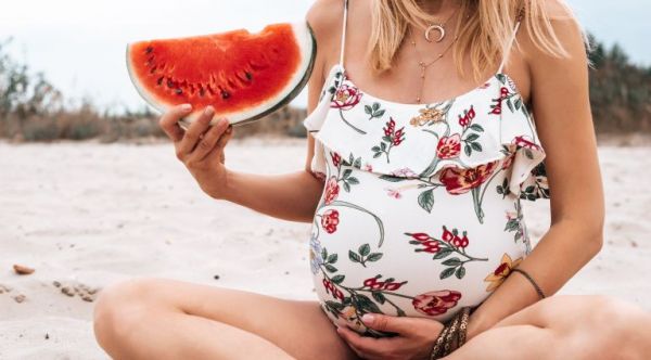 Οι λόγοι που θα λατρέψετε την εγκυμοσύνη το καλοκαίρι | imommy.gr
