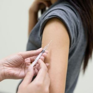 Covid-19: Άνοιξε η πλατφόρμα για τον εμβολιασμό εφήβων 15 – 17 ετών