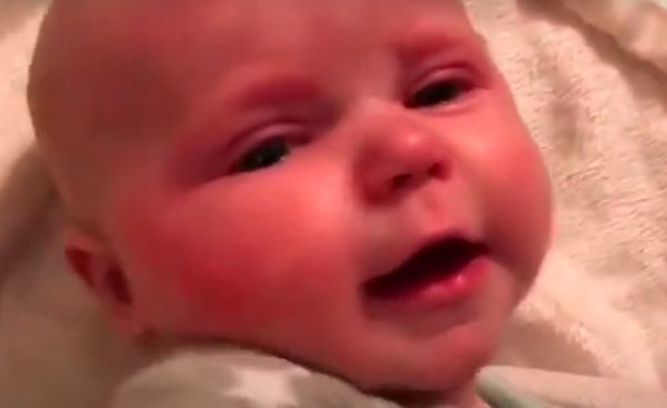 Μωράκι ακούει τη μαμά του να τραγουδάει και… βάζει τα κλάματα [βίντεο] | imommy.gr