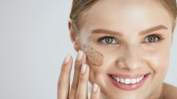 Η περιποίηση της μαμάς: Έτσι θα μειώσετε τους πόρους της επιδερμίδας | imommy.gr