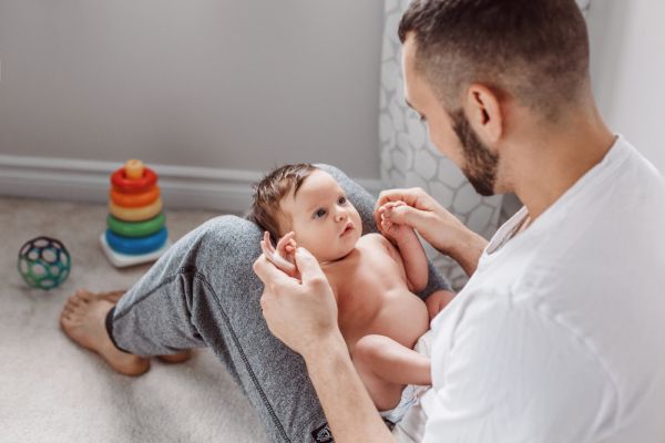 Νέος μπαμπάς – Οσα πρέπει να ξέρετε για τις πρώτες ημέρες με το μωρό στο σπίτι | imommy.gr