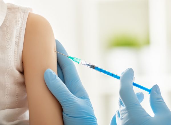 Τούντας – Το όριο για τον εμβολιασμό των παιδιών πρέπει να κατέβει από τα 12 στα 5 έτη | imommy.gr