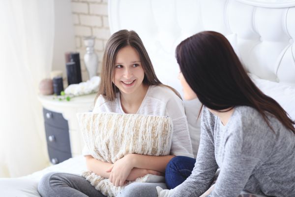 Πέντε φράσεις που δεν πρέπει να ξαναπείτε στην έφηβη κόρη σας | imommy.gr