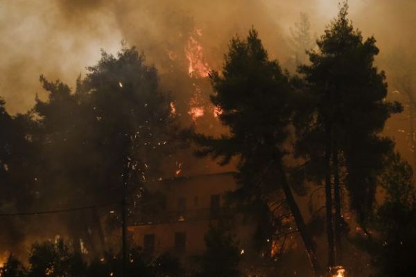 Φωτιά στην Εύβοια – Συγκλονιστικές φωτογραφίες που κόβουν την ανάσα | imommy.gr