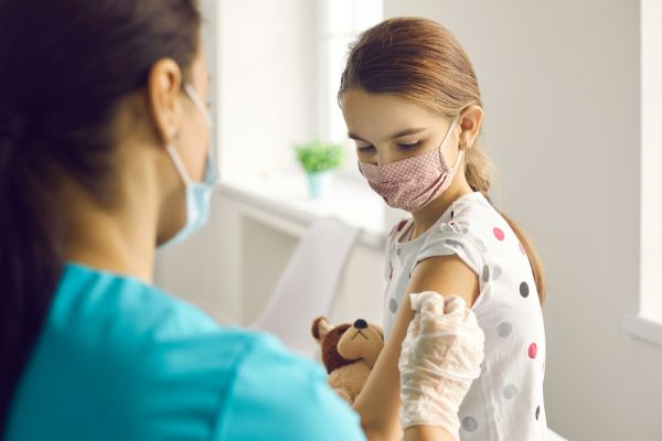 Μαθητές – Τι θα ισχύσει για τις απουσίες όσων εμβολιάζονται | imommy.gr