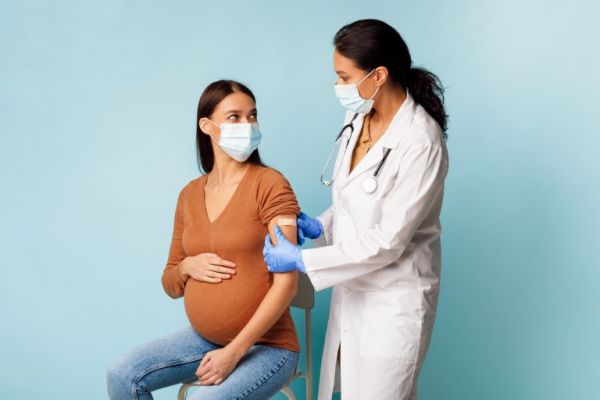 Μελέτη – Γιατί οι έγκυες να προτιμήσουν εμβόλιο mRNA – Ποια είναι τα οφέλη στο έμβρυο | imommy.gr