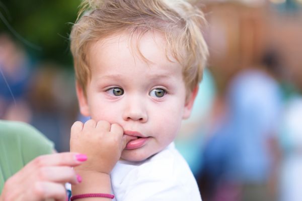 Το παιδί πιπιλάει το δάχτυλό του; 6 τρόποι να το βοηθήσετε να σταματήσει | imommy.gr