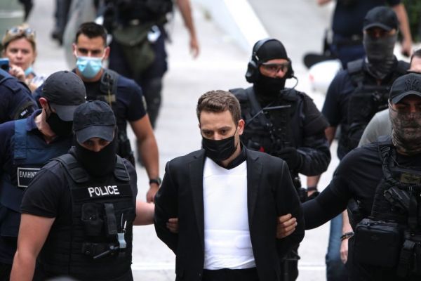 Γλυκά Νερά – Καταιγισμός εξελίξεων – Ποιος βοήθησε τον Μπάμπη Αναγνωστόπουλο; | imommy.gr