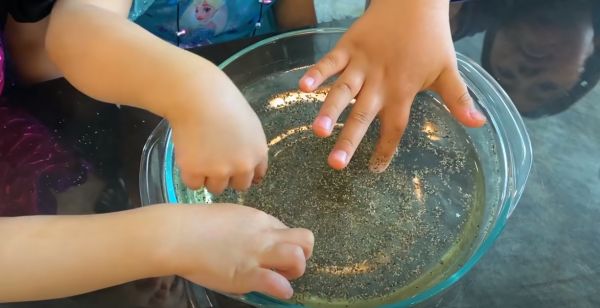 Πείραμα με πιπέρι και σαπούνι που θα ενθουσιάσει τα παιδιά [βίντεο] | imommy.gr