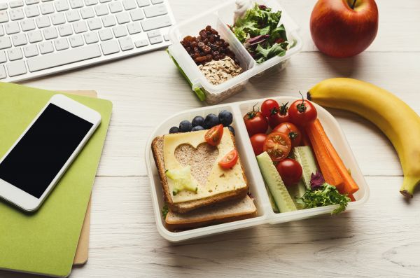 Yγιεινή διατροφή στη δουλειά – Ιδέες για ισορροπημένα γεύματα | imommy.gr