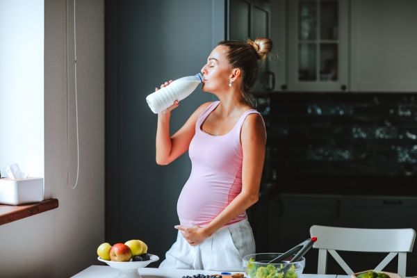 Γάλα – Ποια οφέλη προσφέρει στην έγκυο και το έμβρυο; | imommy.gr