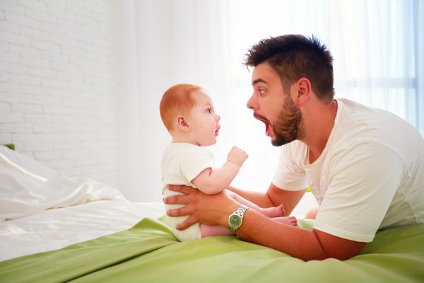 Απίθανοι μπαμπάδες: Δείτε τις αντιδράσεις τους όταν μαθαίνουν για τα… τρίδυμα | imommy.gr