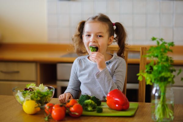 8 τρόποι να ενθαρρύνετε το παιδί σας να τρέφεται πιο υγιεινά | imommy.gr