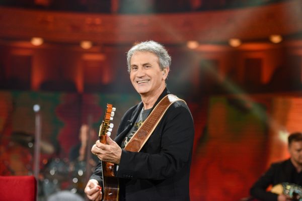 Το «Σπίτι με το MEGA» υποδέχεται τον Γιώργο Νταλάρα | imommy.gr