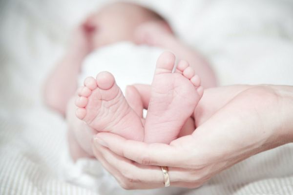 Αγωνία για μωρό 13 ημερών που νοσηλεύεται με κορωνοϊό | imommy.gr