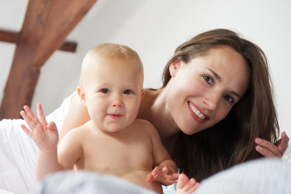 Ανάπτυξη μωρού – Πότε θα χαιρετήσει για πρώτη φορά; | imommy.gr