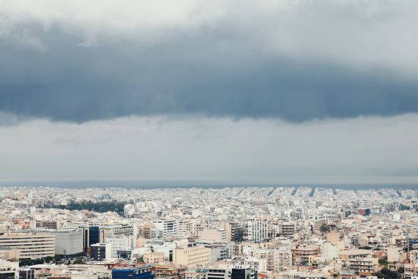 «Αγριεύει» ο καιρός – Έντονες βροχές και καταιγίδες το απόγευμα στην Αττική | imommy.gr