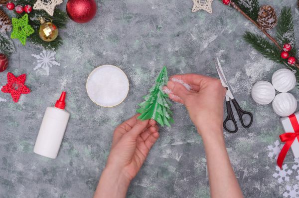Οριγκάμι – Φτιάχνουμε χριστουγεννιάτικο δεντράκι [βίντεο] | imommy.gr