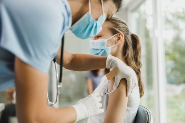 Εμβόλιο Pfizer – Πόσο διαρκεί η προστασία σε εφήβους ηλικίας 12 έως 15 ετών | imommy.gr