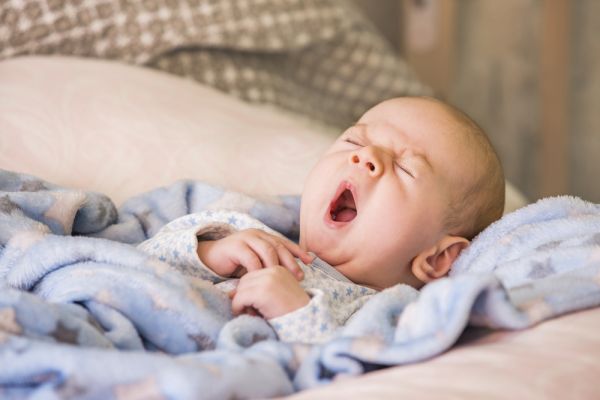 Ασφάλεια μωρού – Πότε μπορεί να κοιμηθεί με κουβερτάκι; | imommy.gr