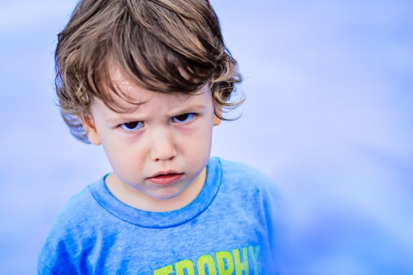 6 συχνές αιτίες που κρύβονται πίσω από την άσχημη συμπεριφορά του παιδιού | imommy.gr