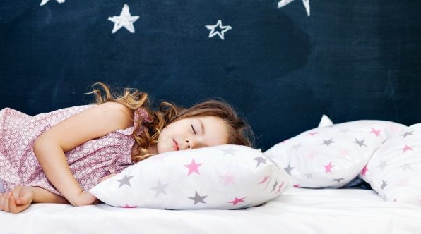 Νυχτερινός βρυγμός – Γιατί το παιδί μου τρίζει τα δόντια του όταν κοιμάται; | imommy.gr