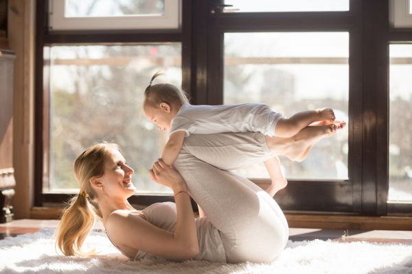 Τέσσερις ασκήσεις για δυνατά μωρά | imommy.gr