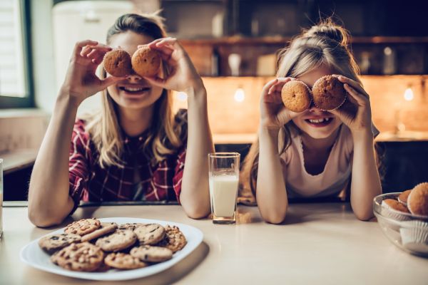 Το παιδί τρώει πολλά γλυκά; Το μυστικό για να τα μειώσει | imommy.gr