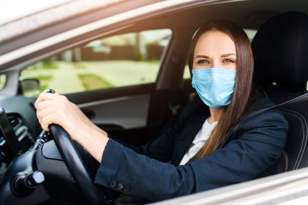 Οδηγείτε καθημερινά; Αυτή η συνήθεια σας εκθέτει σε ιούς και μικρόβια | imommy.gr