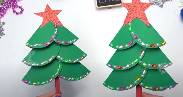 Φτιάχνουμε το πιο εντυπωσιακό χριστουγεννιάτικο δέντρο από χαρτί [βίντεο] | imommy.gr