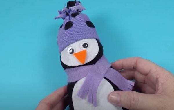 Φτιάχνουμε πιγκουινάκια από κάλτσες [βίντεο] | imommy.gr