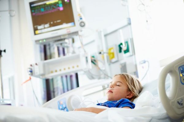 Ανεμβολίαστα παιδιά: Υπερδιπλάσιος κίνδυνος νοσηλείας με την «Όμικρον» | imommy.gr