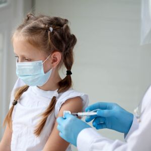 Κορωνοϊός – εμβόλιο – Ποια είναι τα ύποπτα συμπτώματα στα παιδιά