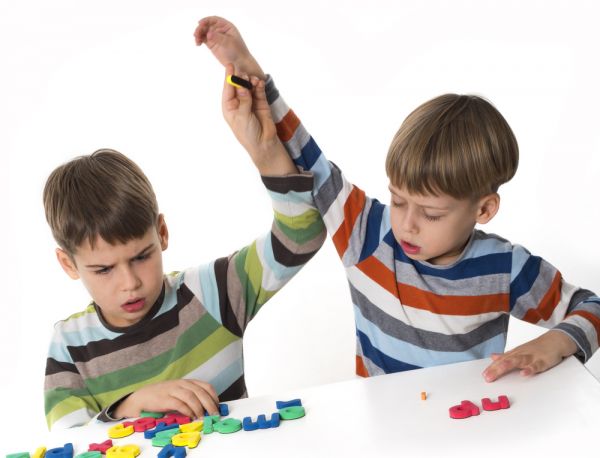 Το παιδί δεν συμπεριφέρεται σωστά στο σχολείο; Τι να κάνετε | imommy.gr