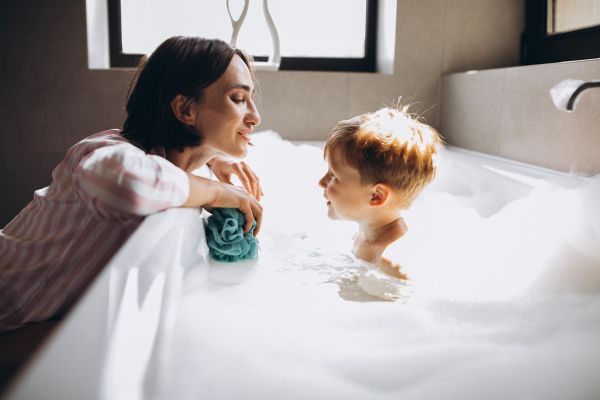 Μαθαίνοντας το παιδί να κάνει μπάνιο μόνο του | imommy.gr