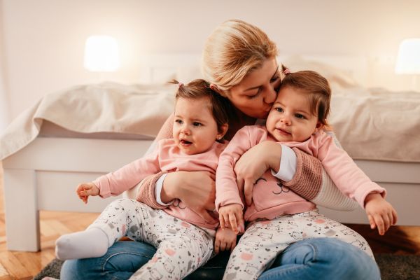 Δίδυμα νεογέννητα: Τι να περιμένετε τις πρώτες μέρες | imommy.gr