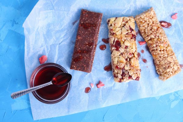 Τραγανές μπάρες με μαρμελάδα βατόμουρο | imommy.gr