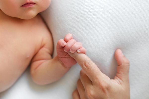 Συγκινητικό: Οικογένειες αντικρίζουν πρώτη φορά το νεογέννητο | imommy.gr