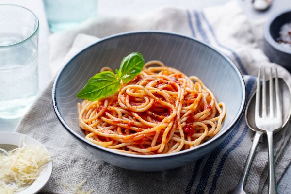Ζυμαρικά με πεντανόστιμη κόκκινη σάλτσα | imommy.gr
