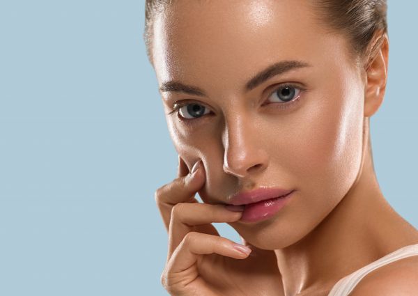 Πώς θα περιποιηθείτε σωστά τα ξηρά χείλη; | imommy.gr