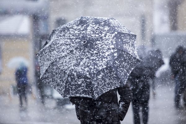 Επιμένει η κακοκαιρία: Πάλι χιόνια στην Αττική – Στον «πάγο» η χώρα | imommy.gr