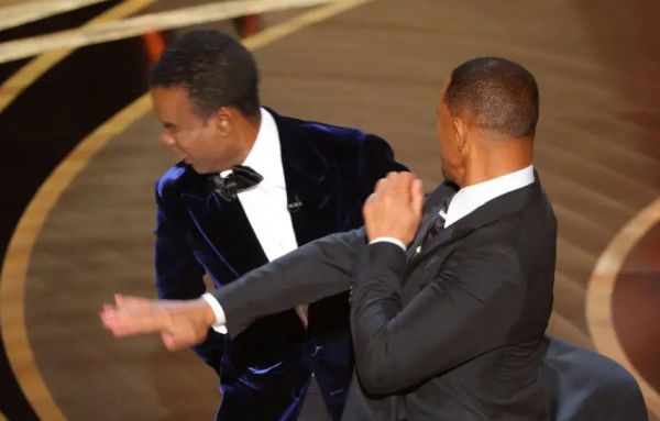 Σοκ στα Όσκαρ: Ο Γουίλ Σμιθ γρονθοκόπησε τον Κρις Ροκ | imommy.gr